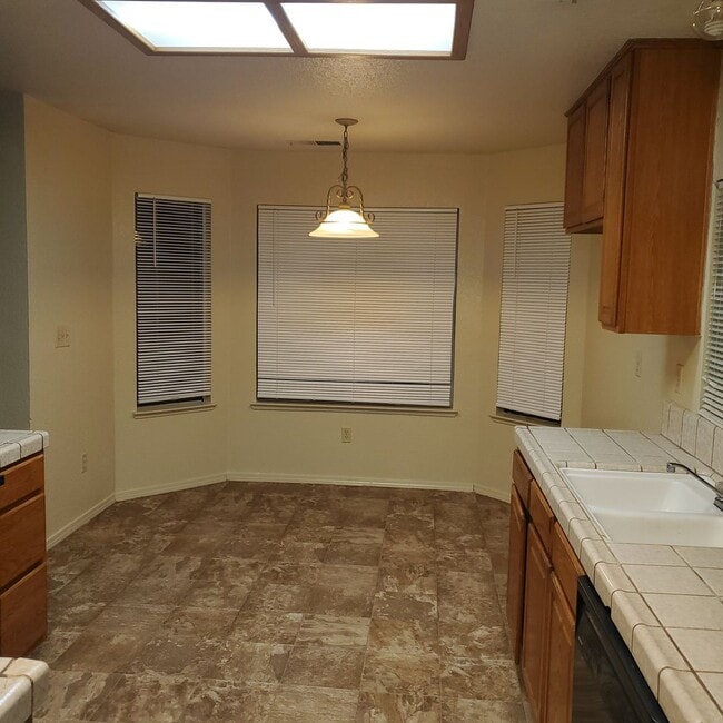 Photo - COLLEGEVIEW DRIVE ~ Near College  3 bedroo...