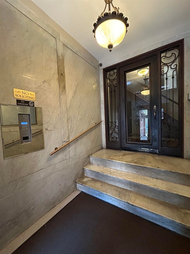 Photo - 6601 Broadway Unit E4