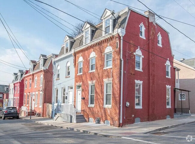 Building Photo - 521 E Strawberry St Rental