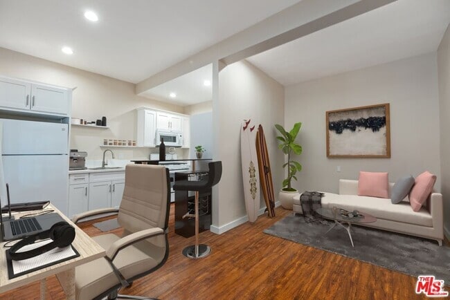 Building Photo - 1115 N Beverly Glen Blvd Rental