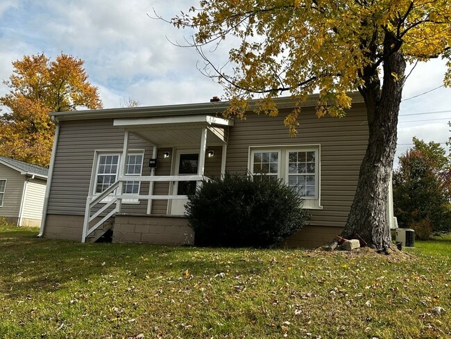 Building Photo - Schedule a Time to Tour this Home! Charming Updated 2 Bed, 1 bath Bungalow!