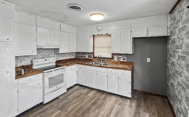 Photo - 1816 Doman Cir