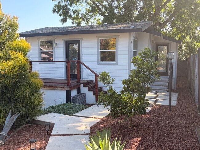 Building Photo - 4912 Mendota Ave