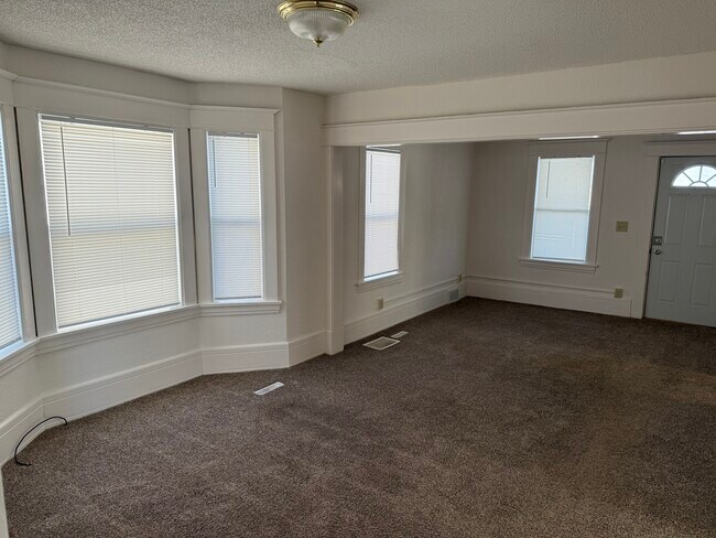 684 Hawthorne Ave E Unit 1LowerLevel