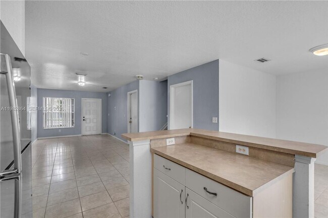 Photo - 2400 SW 87th Way