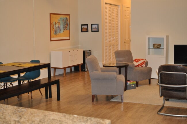 Photo - 154 W Main St Unidad B