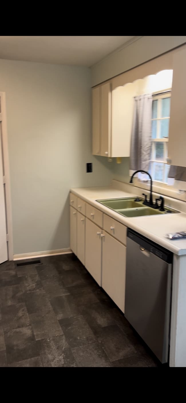 Photo - 421 Charles Dr