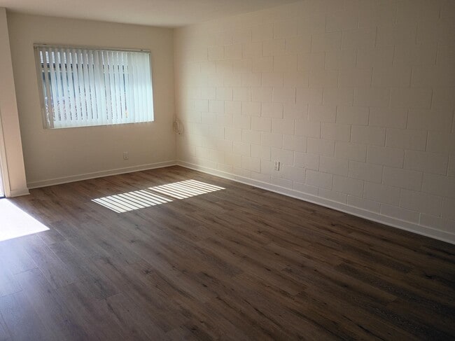 Photo - 4901 Heil Ave Unit Lg-1 Bedroom
