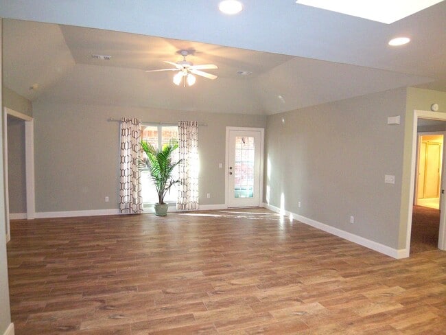 Photo - 7010 Hansford Cir