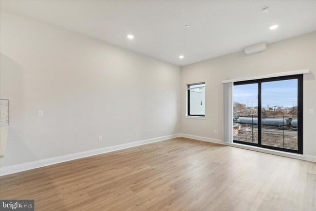 Building Photo - 2157 E Lehigh Ave Unit 215 Rental