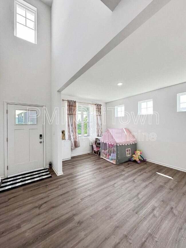 Photo - 765 Kentshire Cir