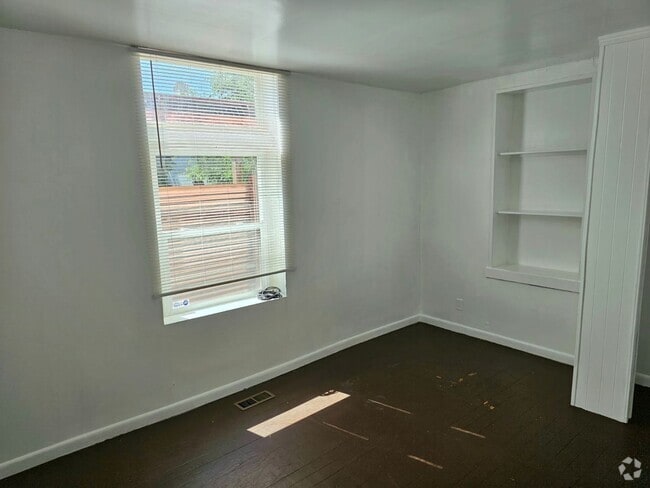Building Photo - Private Guy Room in 5 bedroom 2 bath triplex Unit 757 - B Rental