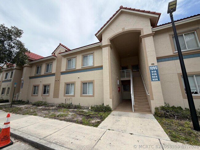 Photo - 1095 Golden Lakes Blvd