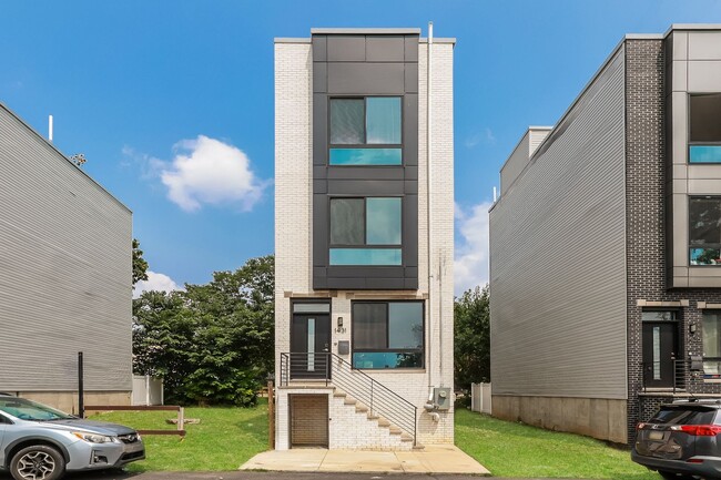 Building Photo - 1435 S Fallon St