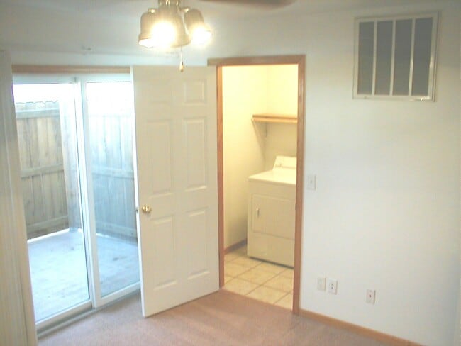 Photo - 921 E Grand Ave