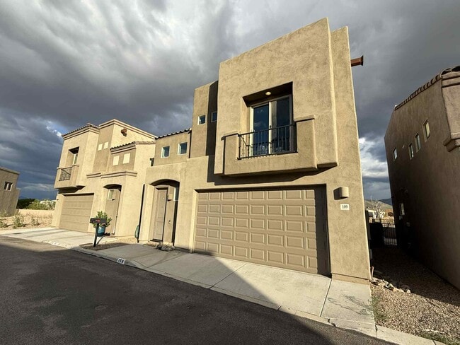 Photo - 109 S Crown Plaza