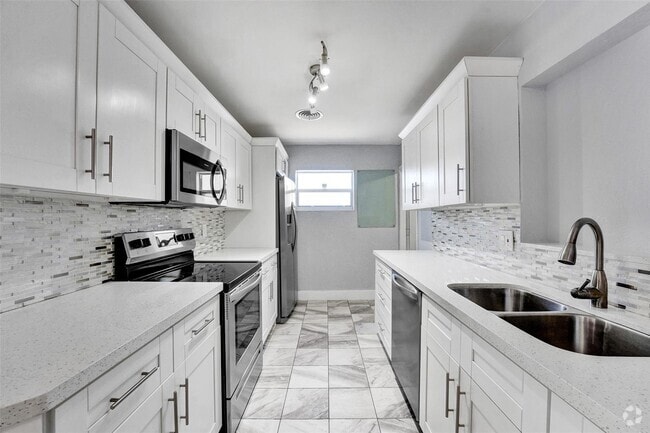 Building Photo - 5261 NW 11th St Rental