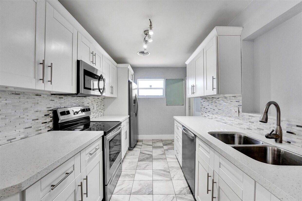 Photo - 5261 NW 11th St (Lauderhill, FL)