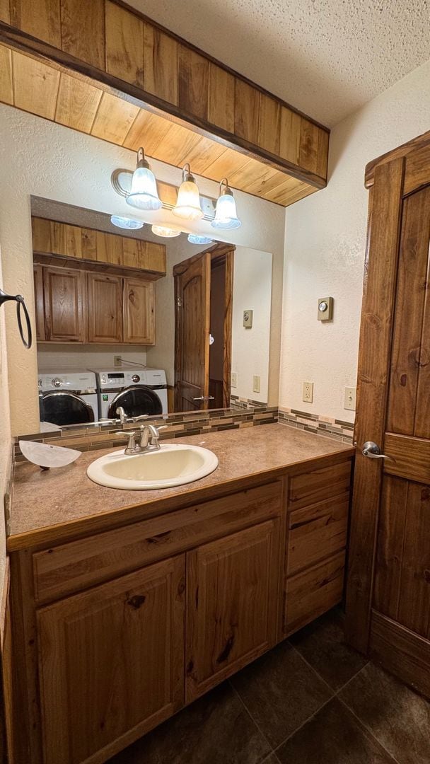 253 W Main St Unit 1