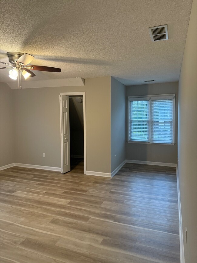 Photo - 1601 Willow Way