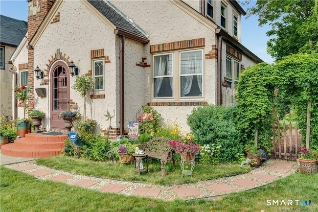 Photo - 21 Elgin Ave