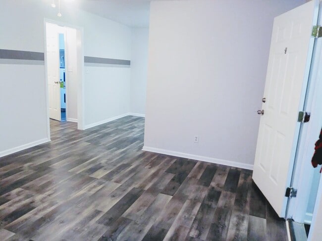 Spacious Open Living - 109 Stroupe Rd Unit 109D