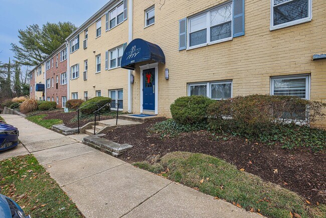 Photo - Charming 2-Bedroom Condominium with Modern...
