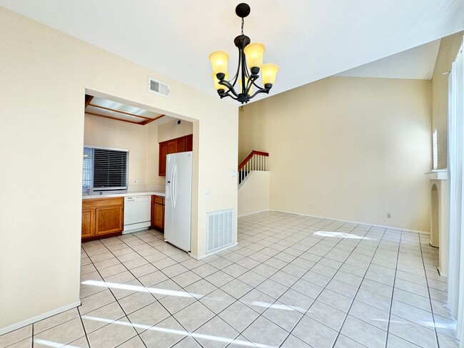 Beautiful 2Bd/2.5Ba Town House With A 2 Ca... - Beautiful 2Bd/2.5Ba Town House With A 2 Ca...