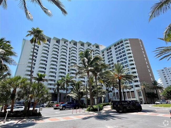 Building Photo - 2899 Collins Ave Unit 1433 Rental