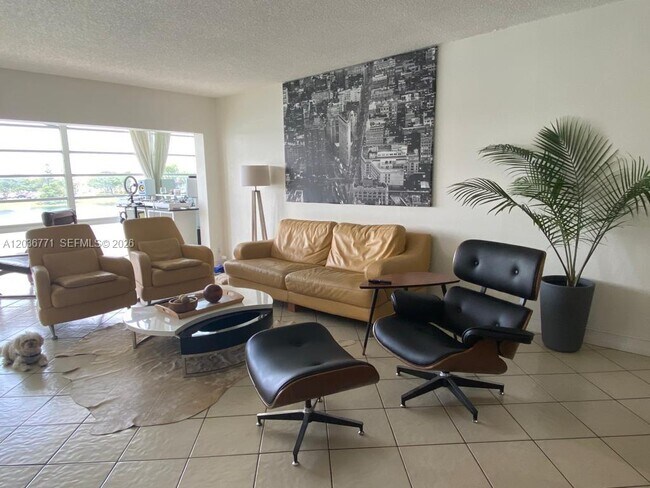 Photo - 873 NE 195th St Unidad 308