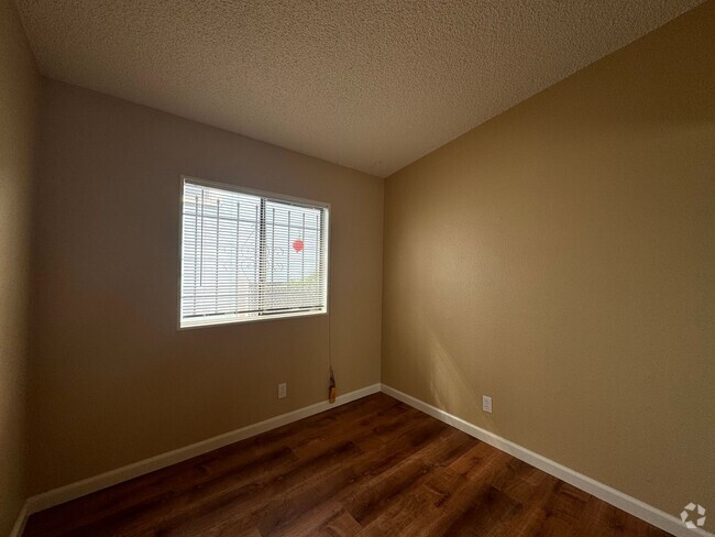 Building Photo - 1724 11th St Unit A Rental