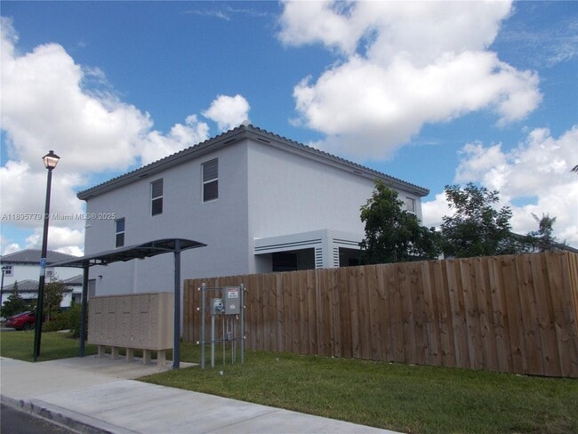 Photo - 879 SE 26th Ter