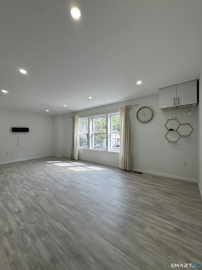Photo - 136 W Cedar St