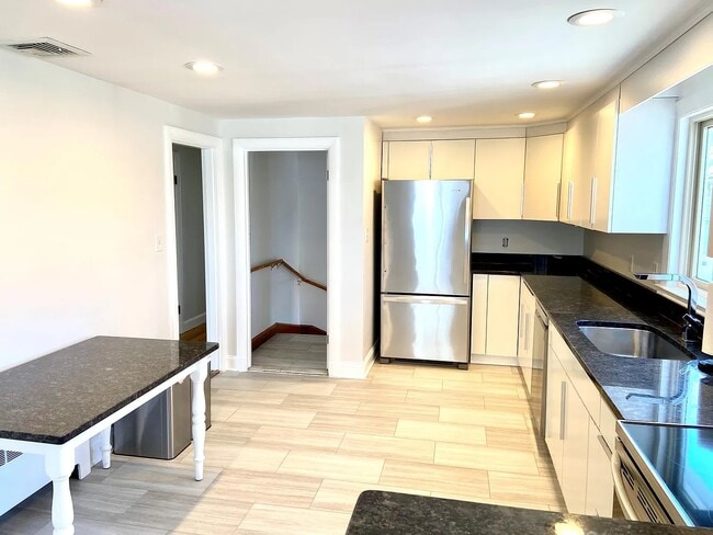 Photo - 640 Lagrange St Unit 2