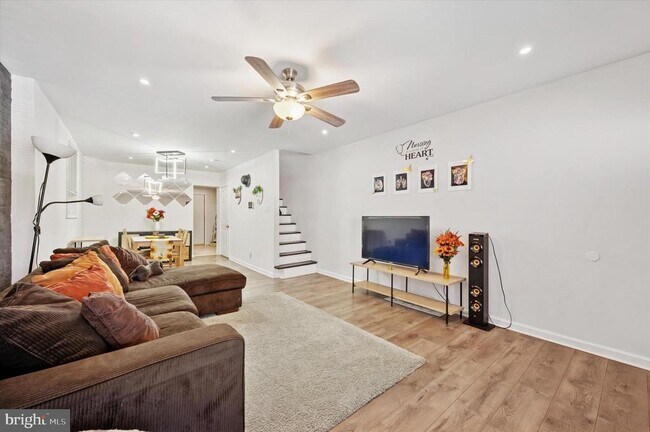 Photo - 457 N Edgewood St