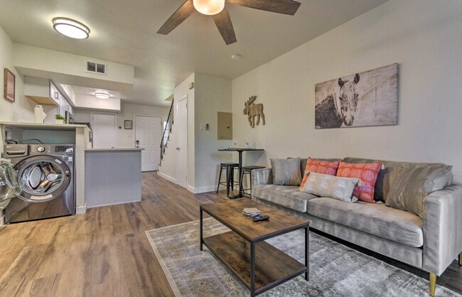 Photo - 3915 W 8th St Unit ID1296530P