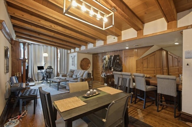 Photo - 1128 W Diversey Pkwy Unit 1F