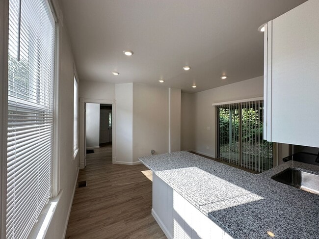 Photo - 6 Bed/2 Bath w/Ample Parking Mins. from UC...