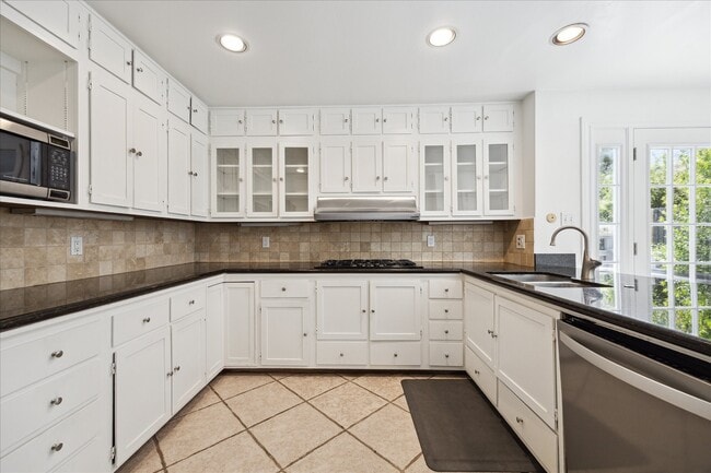 Photo - 4025 Essex Ln