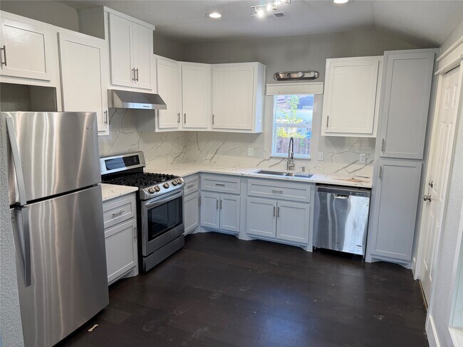 Photo - 8922 Allwood St