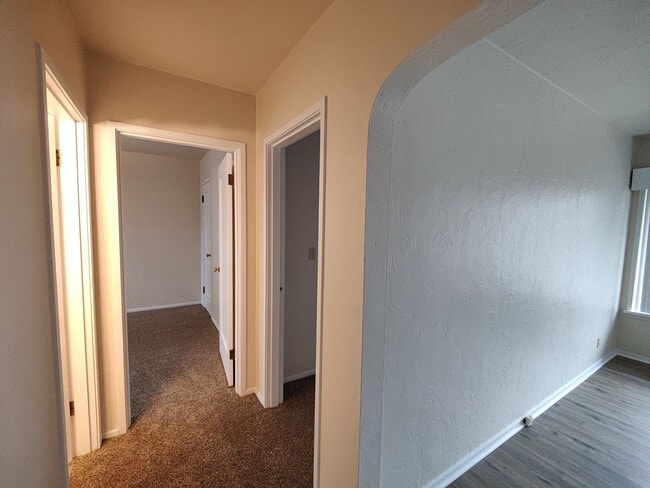 Photo - Cozy 2x1 garage, with workshop, and AC