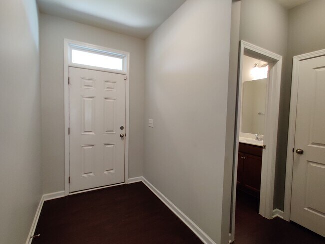 Photo - 4 Bedroom, 2.5 Bath Townhome in Savannah Townhomes