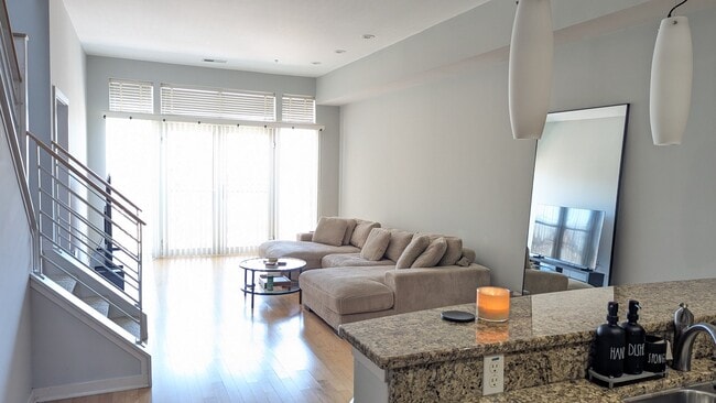 Photo - 1209 N Charles St Unidad 409