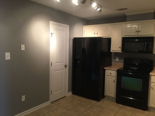 Photo - 725 Whispering Willow Way