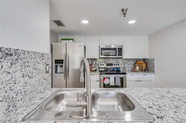 Photo - 2400 SW 3rd Ave