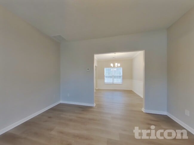 Photo - 427 Sapphire Bend