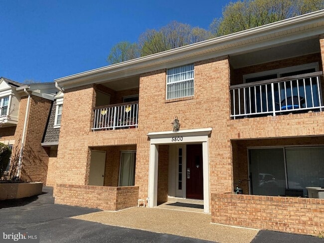 Building Photo - 5800 Cove Landing Rd Unit 201