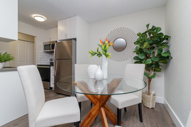 Photo - 984 McKenzie Apartments