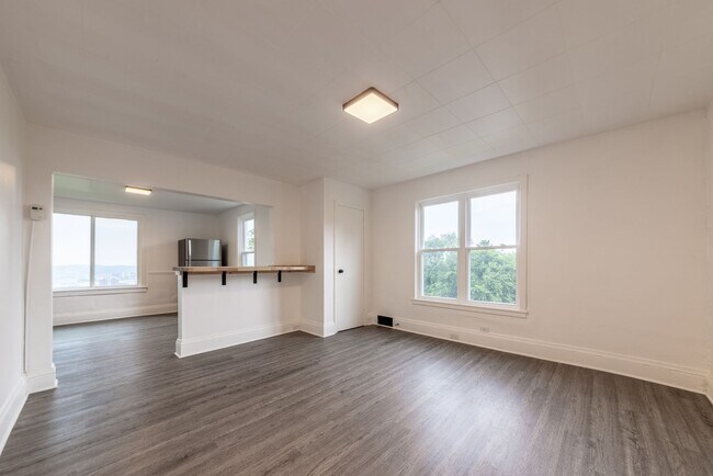 Photo - 965 Industry St Unidad #2