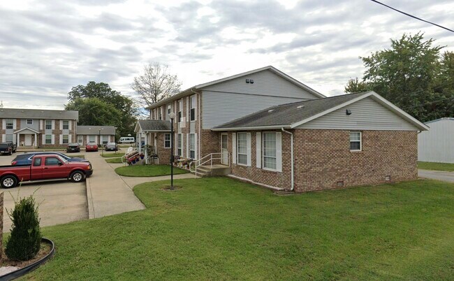 Photo - 203 N Division St